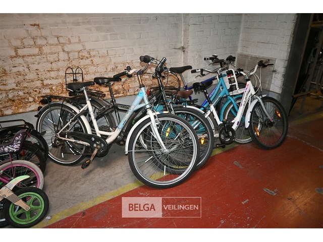 Partij kinderfietsen - afbeelding 1 van  5