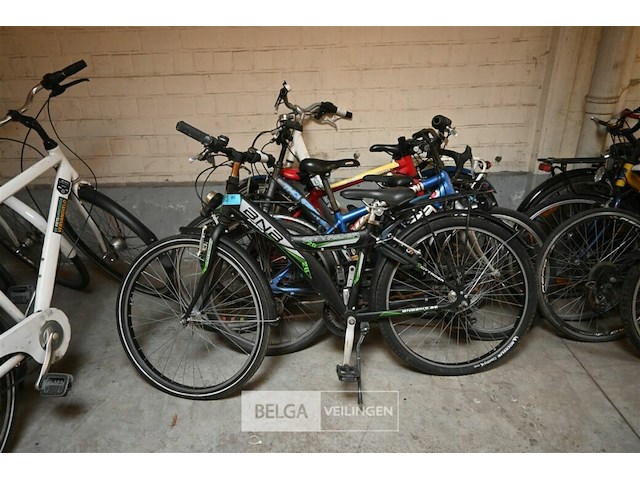 Partij kinderfietsen - afbeelding 1 van  6