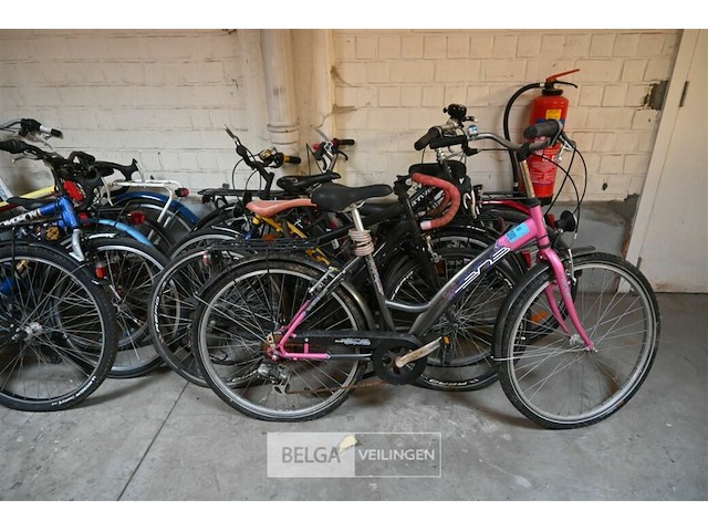 Partij kinderfietsen - afbeelding 1 van  6