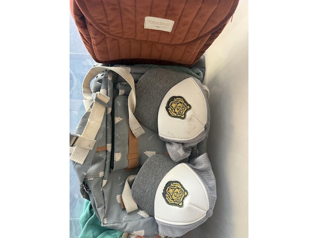 Partij kinderkledij & accessoires - afbeelding 1 van  27