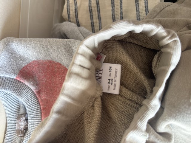 Partij kinderkledij - afbeelding 5 van  34