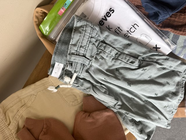 Partij kinderkledij - afbeelding 3 van  26