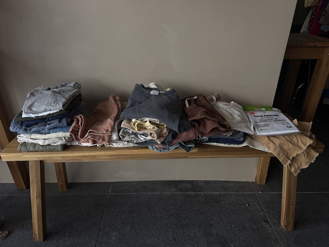 Partij kinderkledij - afbeelding 1 van  26