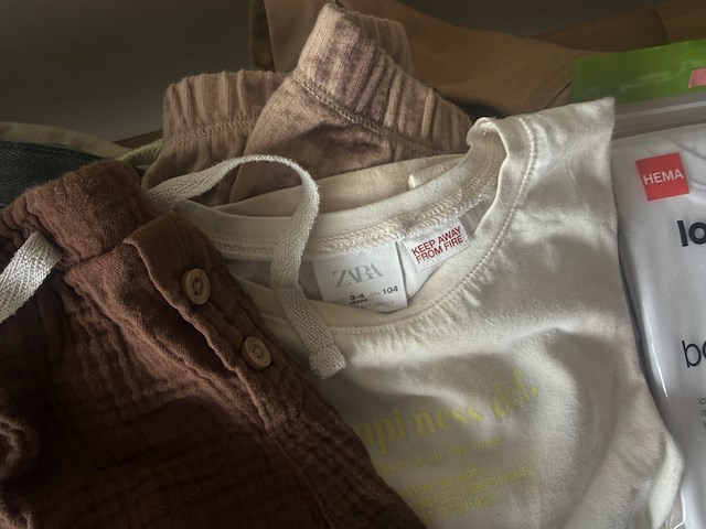 Partij kinderkledij - afbeelding 23 van  26