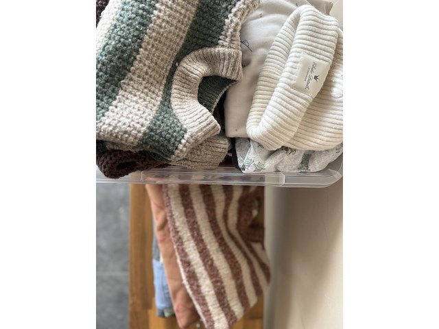 Partij kinderkledij - afbeelding 1 van  16