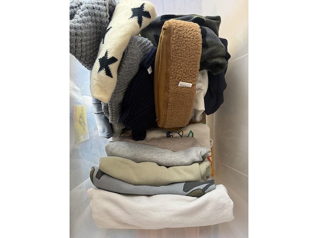 Partij kinderkledij - afbeelding 1 van  22