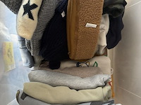 Partij kinderkledij - afbeelding 1 van  22