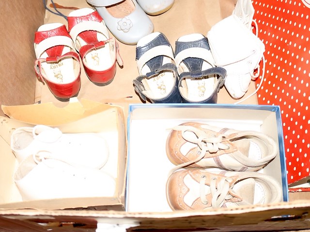 Partij kinderschoentjes - afbeelding 2 van  4