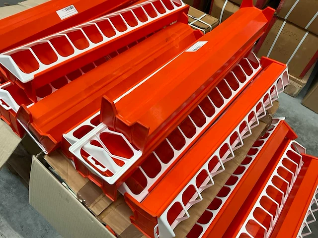 Partij kippenvoerbakken - afbeelding 3 van  4