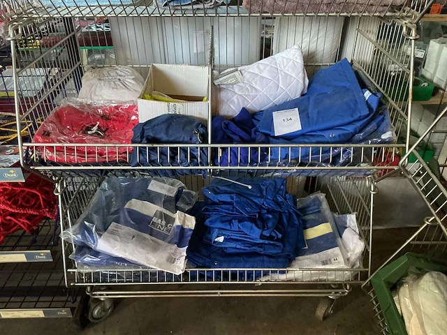 Partij kleding en accessoires - afbeelding 1 van  2