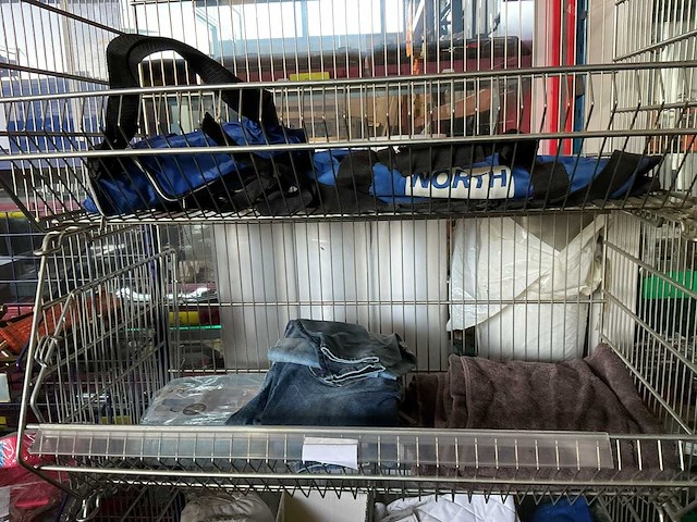 Partij kleding en accessoires - afbeelding 2 van  2