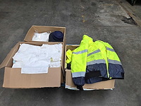 Partij kleding en textiel - afbeelding 1 van  5