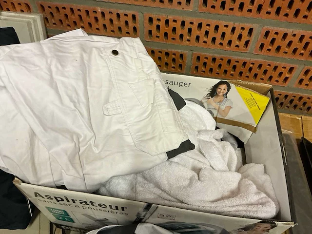 Partij kleding - afbeelding 5 van  5
