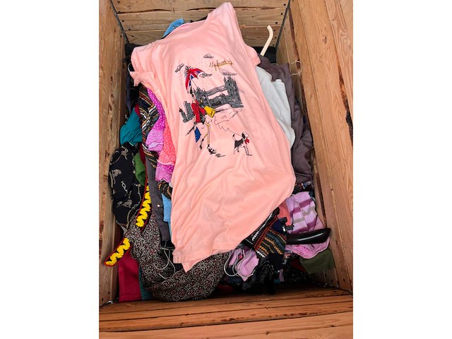 Partij kleding - afbeelding 4 van  23