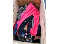 Partij kleding - afbeelding 6 van  23