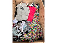 Partij kleding - afbeelding 10 van  23