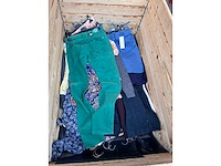 Partij kleding - afbeelding 15 van  23