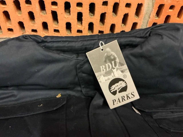Partij kleding - afbeelding 4 van  5