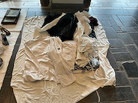 Partij kleding - afbeelding 1 van  5