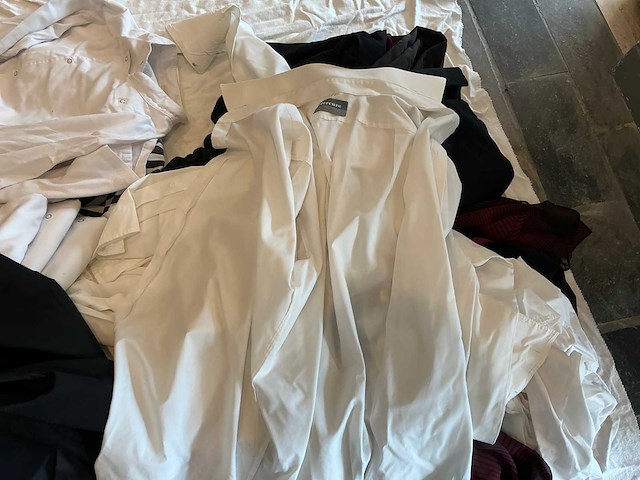 Partij kleding - afbeelding 4 van  5