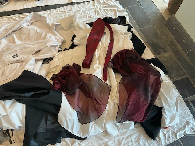 Partij kleding - afbeelding 5 van  5