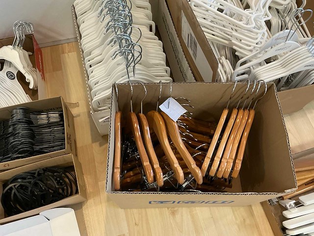 Partij kledinghangers - afbeelding 5 van  8