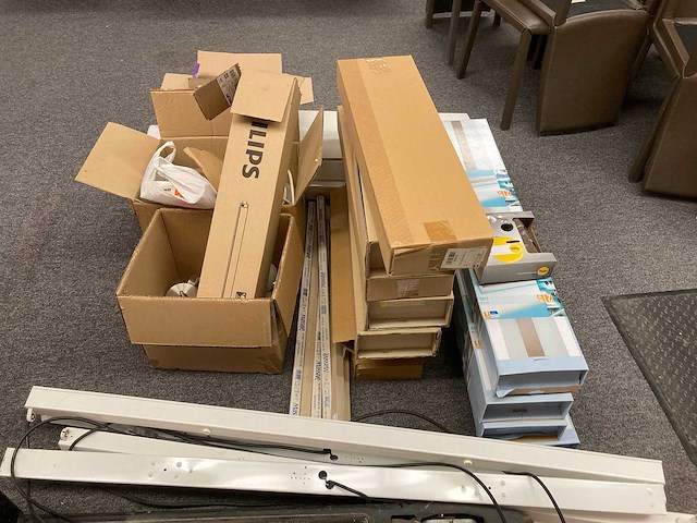 Partij klein meubilair - afbeelding 2 van  26