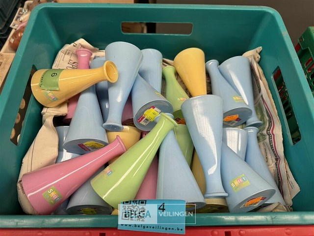 Partij kleine gekleurde glazen vaasjes - afbeelding 1 van  5