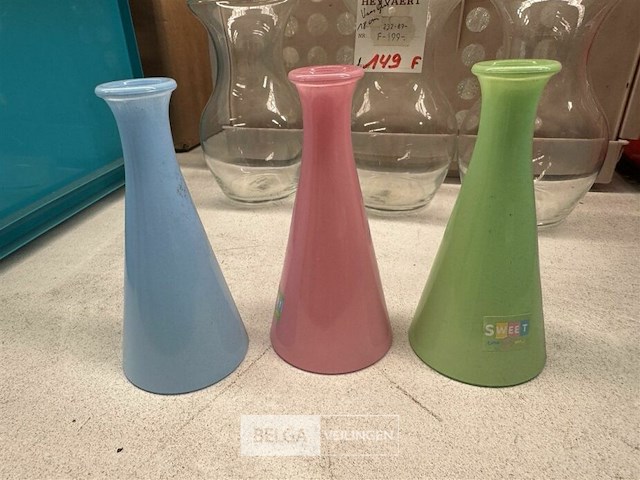 Partij kleine gekleurde glazen vaasjes - afbeelding 3 van  5