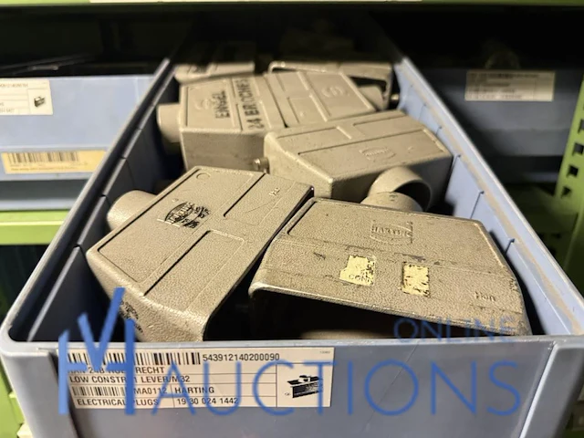 Partij klemmen en industriële connectoren - afbeelding 7 van  91