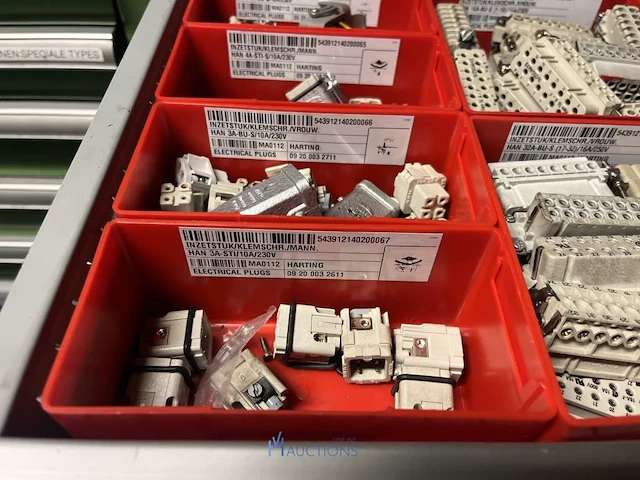 Partij klemmen en industriële connectoren - afbeelding 16 van  91