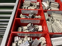 Partij klemmen en industriële connectoren - afbeelding 17 van  91