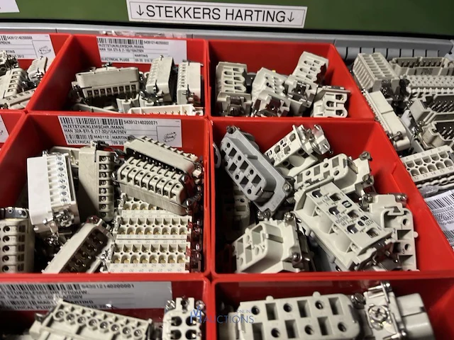 Partij klemmen en industriële connectoren - afbeelding 19 van  91