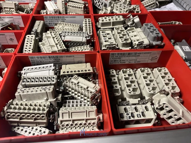 Partij klemmen en industriële connectoren - afbeelding 20 van  91