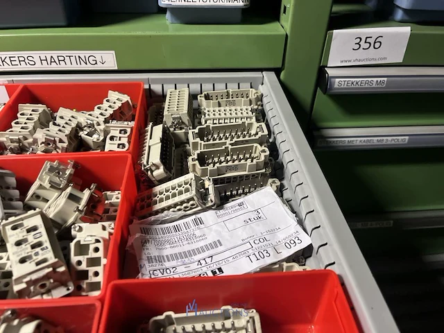 Partij klemmen en industriële connectoren - afbeelding 22 van  91