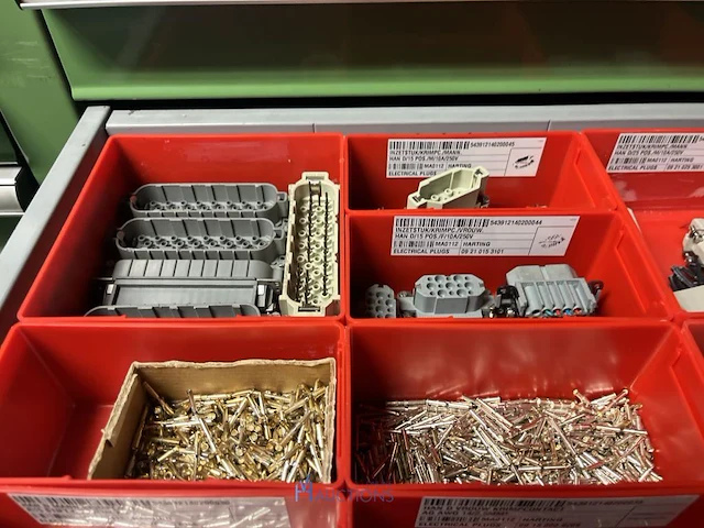 Partij klemmen en industriële connectoren - afbeelding 24 van  91