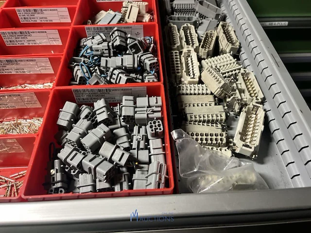 Partij klemmen en industriële connectoren - afbeelding 27 van  91