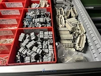 Partij klemmen en industriële connectoren - afbeelding 27 van  91