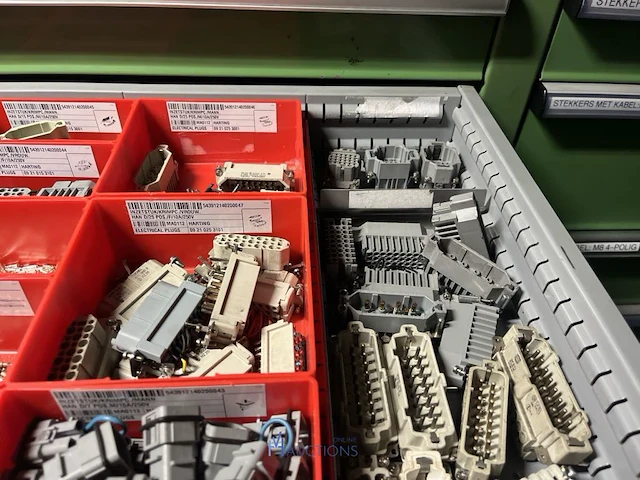 Partij klemmen en industriële connectoren - afbeelding 28 van  91