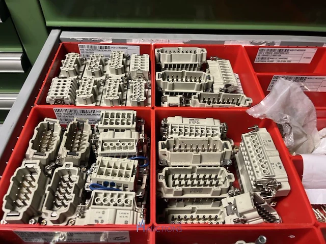 Partij klemmen en industriële connectoren - afbeelding 29 van  91