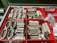 Partij klemmen en industriële connectoren - afbeelding 29 van  91