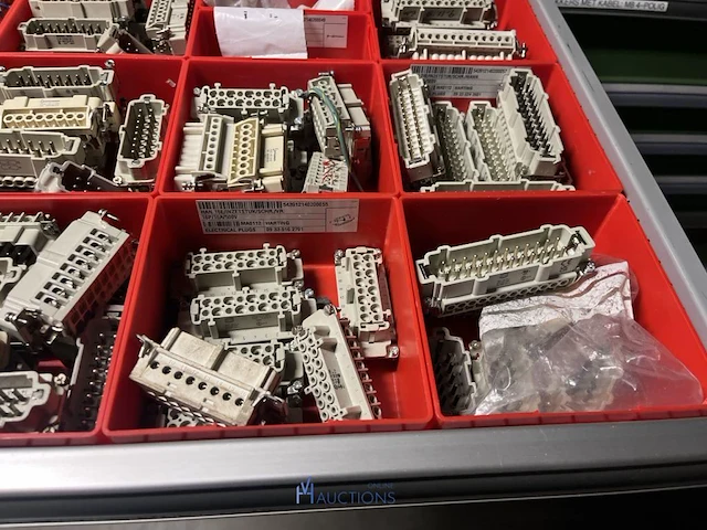 Partij klemmen en industriële connectoren - afbeelding 31 van  91