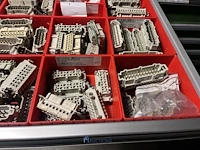 Partij klemmen en industriële connectoren - afbeelding 31 van  91
