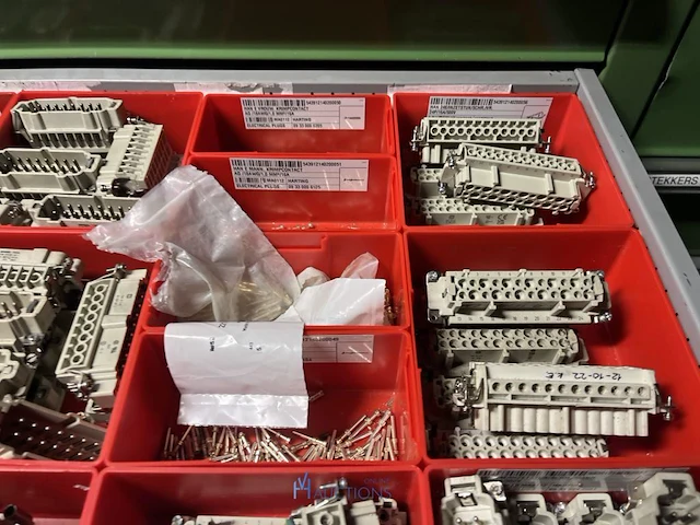 Partij klemmen en industriële connectoren - afbeelding 32 van  91