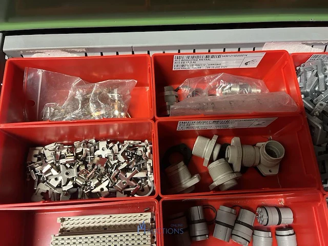 Partij klemmen en industriële connectoren - afbeelding 35 van  91