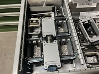 Partij klemmen en industriële connectoren - afbeelding 64 van  91