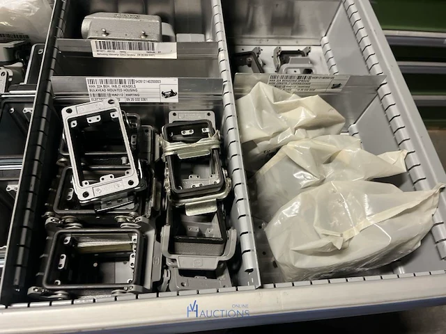 Partij klemmen en industriële connectoren - afbeelding 65 van  91