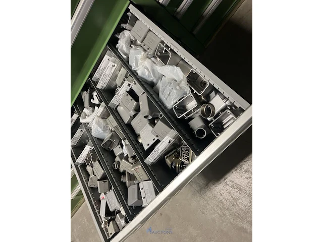 Partij klemmen en industriële connectoren - afbeelding 69 van  91