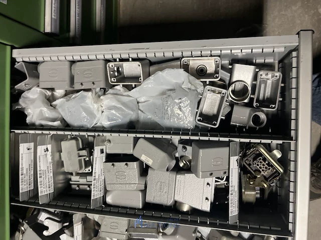 Partij klemmen en industriële connectoren - afbeelding 72 van  91