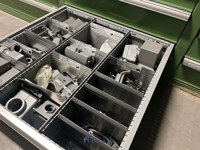 Partij klemmen en industriële connectoren - afbeelding 77 van  91